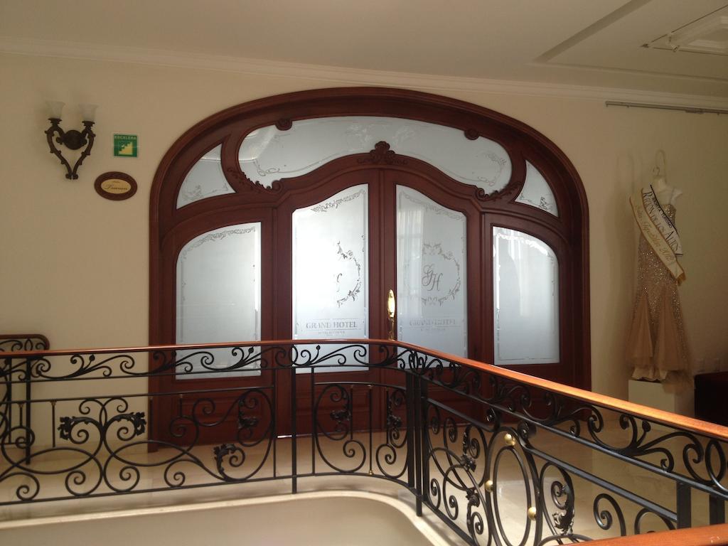 Grand Hotel Tepatitlán Buitenkant foto